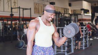 Athlete trains at golds gym Venice for a week