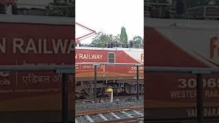 How to start WAP 5 loco #indianrailways #brc #railwaystation #vadodara #wap5 #alp #chhotaudaipur