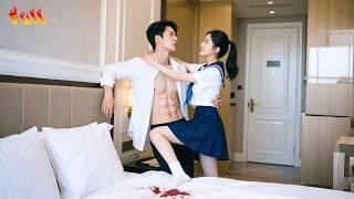 對男人過敏的少女摸上閨蜜小叔的胸膛竟對他脫敏，為生繼承人她當即獻出初夜，看著身下想了18年的人霸總徹底沉淪，答應她的包養協議！#先婚后爱
