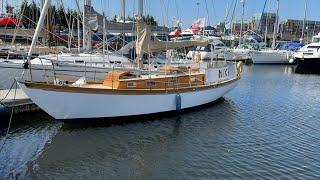 Honey Bee 28 1963 classic sailing boat walk through video