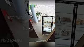 Không có camera chắc chính chủ lại đổ thừa cái cửa