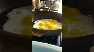 2 желтка в одном яйце