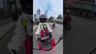 《机车小结巴的搞笑日常：左转到底该怎么走？》