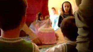 Katie turns 6 - unveiling of the cake