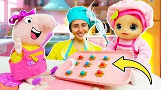 Prepariamo i biscotti con la bambola Alive! Video con le bambole e i giochi di cucina per bambini