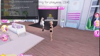 playing dress to impress with friends livestream