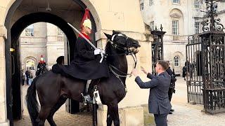 Beautiful Moment KING'S GAURD IN SUIT RUSH TO HELP CALM Unsettled Horse Down