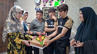 Hai trái tim, một lời cầu hôn: Câu chuyện về Agha Rashid và sự ngạc nhiên của Agha Ruhollah