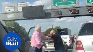 Brutal fist fight breaks out on the M25 during traffic jam