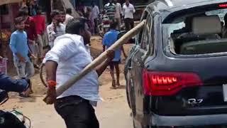 TDP leaders Buddha Venkanna and Bonda Umamaheswara Rao’s car attacked in Guntur