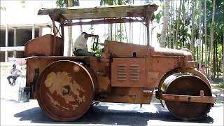 Strassenbau mit Oldtimer Dampfwalze in Indien, Simple road construction, steamroller Neil Island