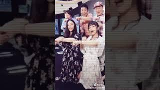 SNSで話題のエリカ＆マリナ、「#だれでもダンス」を初イベントで披露！