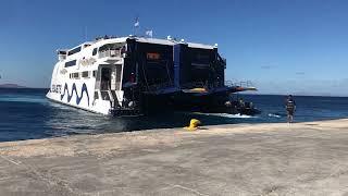 Mykonos: arrival of SeaJet from Santorini