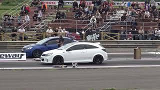 Ford Focus ST vs Vauxhall Astra VXR - Drag Racing