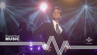 Robbie Williams - Feel (The Prince's Trust Fashion Rocks 2003)