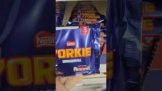 YORKIE NESTLÉ CHOCOLATE #asmr #shorts #short #viral #youtubeshorts #oddlysatisfying