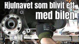 Byter ett skruvat hjulnav på en Volvo S60 från 2002