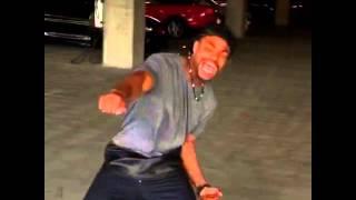 How to play off getting tased Kingbach Vine