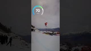 Прыжок с 25-метрового трамплина #горныелыжи #snowboarding #skiingstunts #фрирайд #skigear #ski
