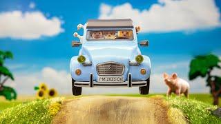 Step aside: the Citroën 2CV PLAYMOBIL is coming through!