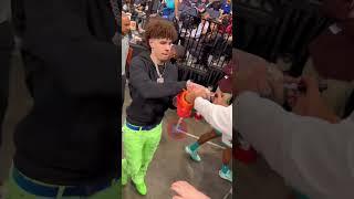 LaMelo Ball spotted his kicks & he understood the assignment  #lamelo #autograph #shorts