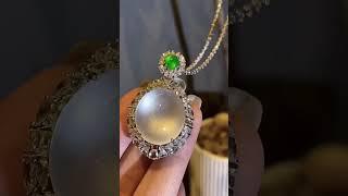 公司新出美货一枚 #缅甸玉 #翡翠 #翡翠手鐲 #jewelry #古玉收藏 #翡翠手镯 #emerald #珠宝 #jade #搭配分享