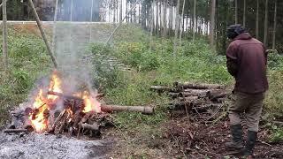 Fighting the cold of winter Relying on the warmth of incineration to treat bamboo and create a field