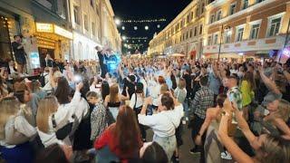 Mass Singing in The Street of NIZHNY NOVGOROD, Russia on Saturday Night (15.06.2024)