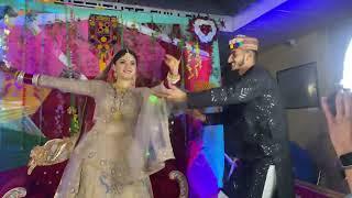 Latest Pahadi Dance Video Beautiful Couple at the wedding. Nitesh Negi Sapna thakur !