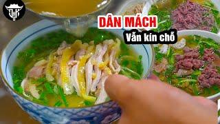PHỞ GÀ DÂN MÁCH | Mẹ Ốm, Con Trai Bán Vẫn Đông Nghịt