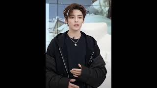 241122 #HouMinghao sings 'Little Poem', #FangsofFortune ost on MEDM livestream #NeoHou #侯明昊 #大梦归离