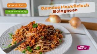 Gesunde Gemüse Hackfleisch Bolognese mit Vollkorn Spaghetti - gesundes Mittagessen