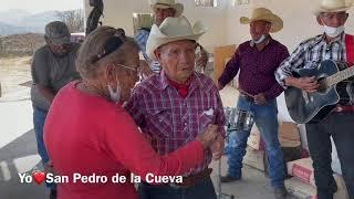 Doña Beba y Don Pancho bailando El Gallo de Oro en su cumpleaños 86