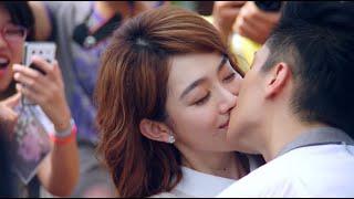 After 12 years of companionship, the male singer finally kissed her in public and confessed to her