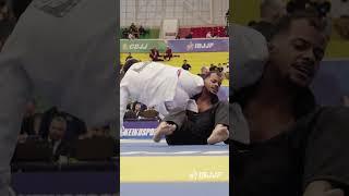 Nice transitions to the finish from Rian Oliveira. #ibjjf #bjj #jiujitsu