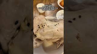 토속촌삼계탕A Must-Try in Seoul Tosokchon Samgyetang’s Rich and Flavorful Chicken Soup首尔必吃土俗村参鸡汤浓, 郁汤头令人难忘