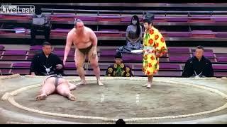 Sumo Wrestler dies during competition