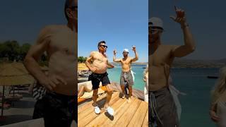 Keemokazi and his dad dance for everyone at the beach 