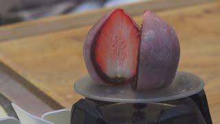 Strawberry mochi 딸기모찌 / 서울 명동 길거리 음식 / Korean Street Food / Myeongdong, SEOUL, KOREA