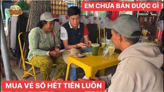 Khương Dừa đi giới thiệu sản phẩm chưa bán được gì mà mua vé số hết tiền ăn cơm trưa luôn
