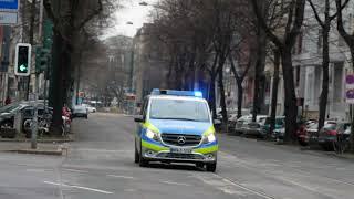 An Wache vorbei | FustKw der Polizei Düsseldorf auf Einsatzfahrt