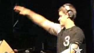 Dj Mau Mau agita o Nokia Trends 2004 - Showlivre.com
