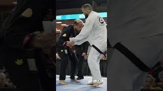 Piter Frank nasty wrist lock makes a quick tap! #ibjjf #bjj #jiujitsu