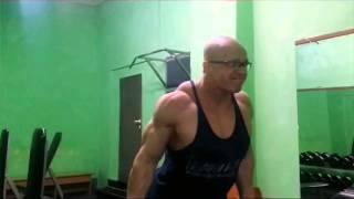 Trening bicepsów