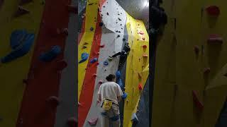 Indoor climbing fall to the ground