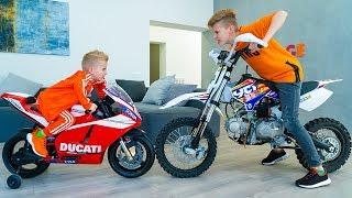 ПОРУГАЛИСЬ...Кто КРУЧЕ???Tisha and Dania ride a children's motorcycle in the HOUSE.