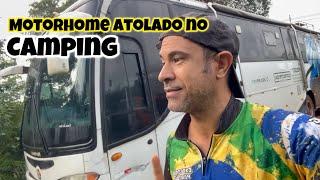 Construindo um camping e desatolando o ônibus motorhome! #viajantes
