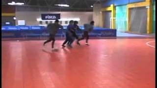 Выход под удар с блокировкой- футзал мини-футбол futsal skills goal tricks