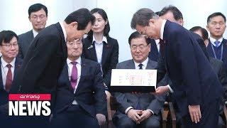 Moon officially appoints Chung Sye-kyun as Prime Minister