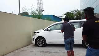 ACCIDENT ! KIA CARNIVAL delivery accident  at showroom.